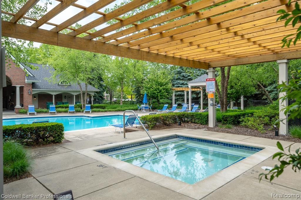 21105 CHESAPEAKE Circle, Walled Lake, MI 48390 — Photo 25