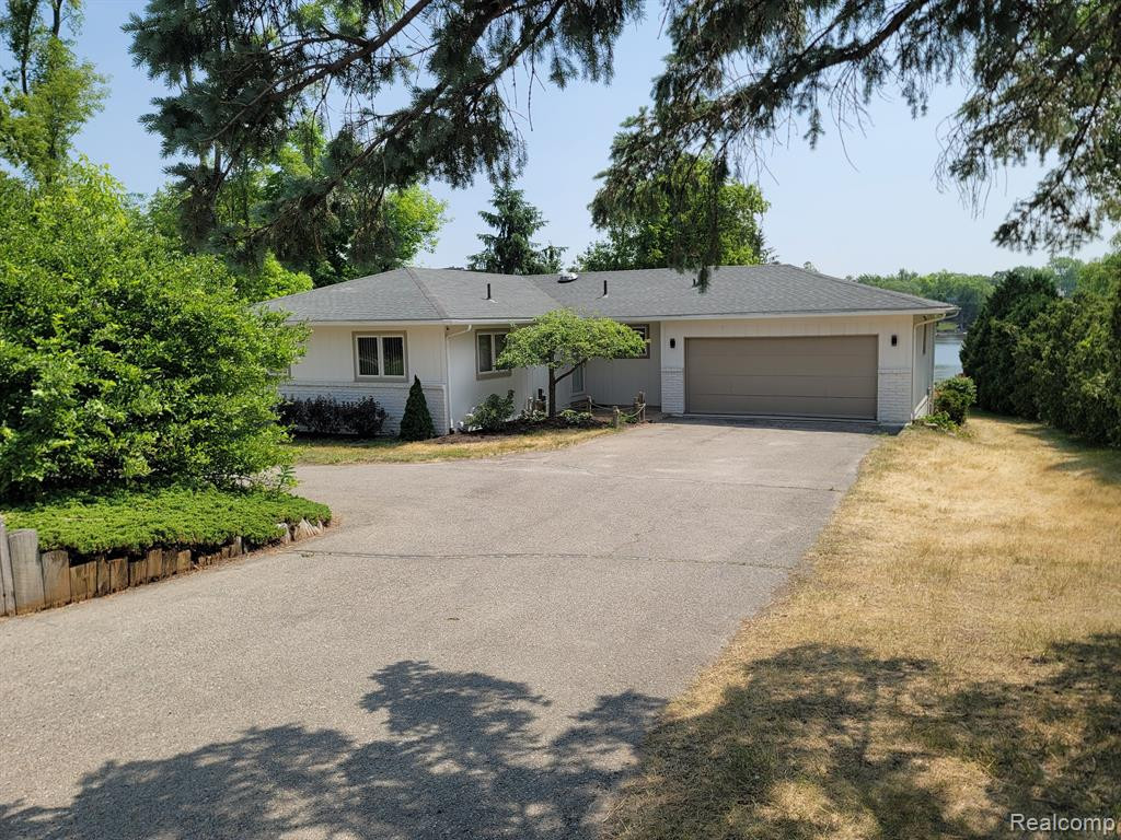 2691 S HACKER Road, Brighton, MI 48114 — front exterior