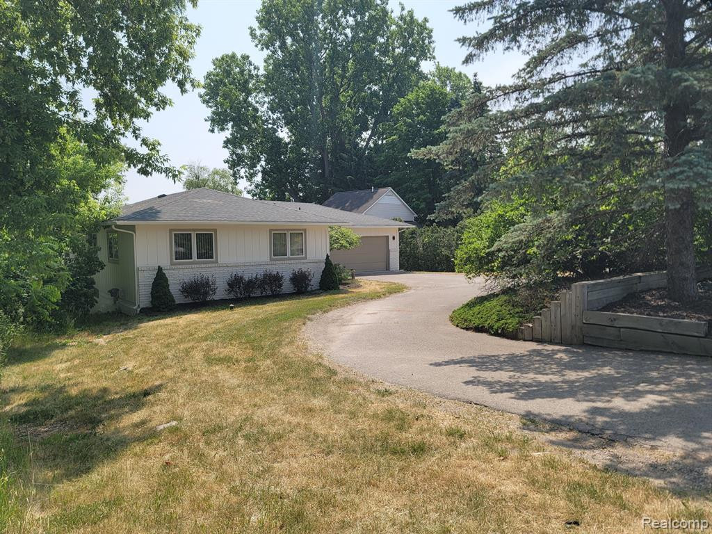 2691 S HACKER Road, Brighton, MI 48114 — Photo 4