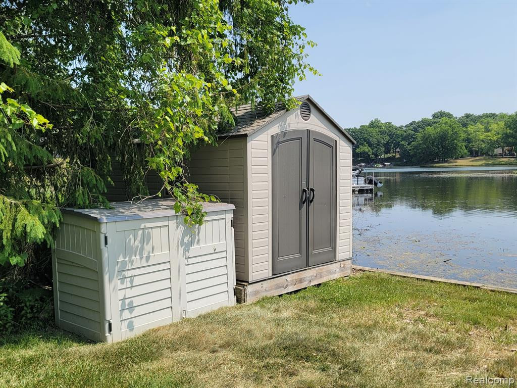 2691 S HACKER Road, Brighton, MI 48114 — Photo 5
