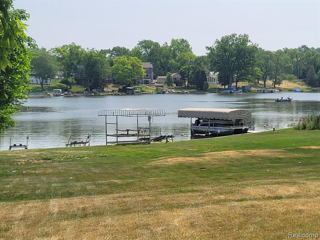 2691 S HACKER Road, Brighton, MI 48114 — Photo 16
