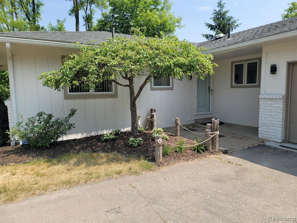 2691 S HACKER Road, Brighton, MI 48114 — Photo 17