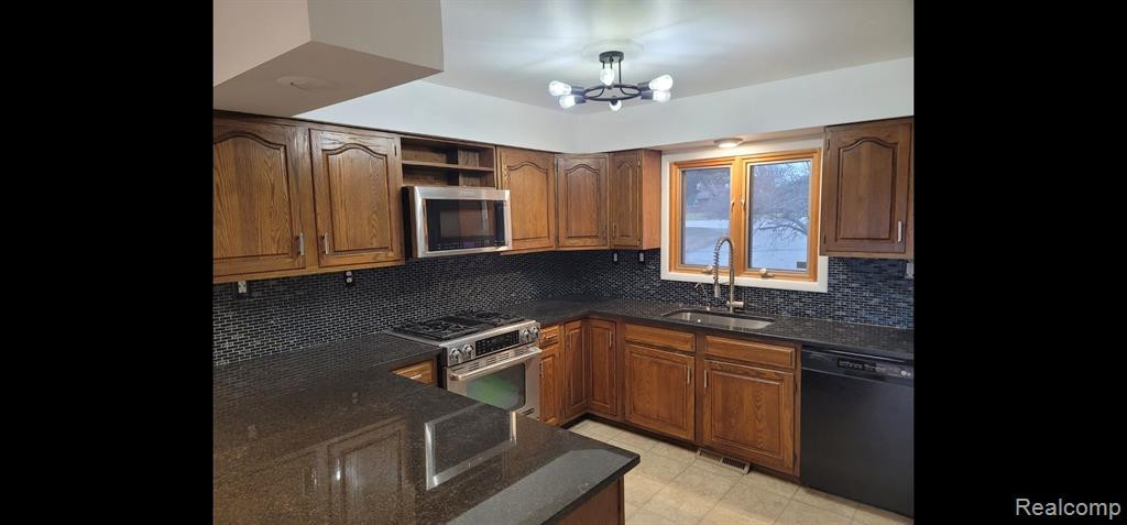 2691 S HACKER Road, Brighton, MI 48114 — Photo 18