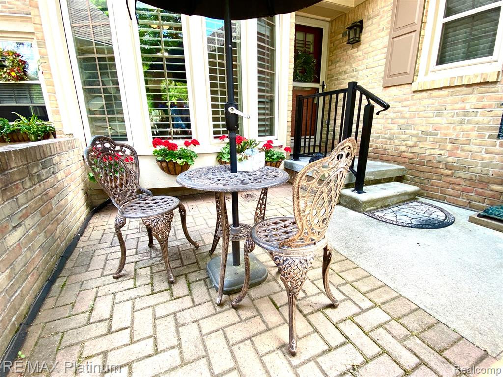 4762 PINE EAGLES Drive, 15, Brighton, MI 48116 — Photo 4