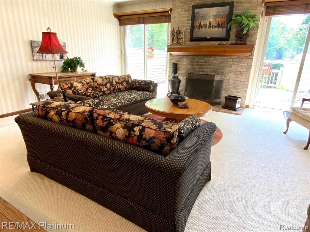 4762 PINE EAGLES Drive, 15, Brighton, MI 48116 — Photo 6