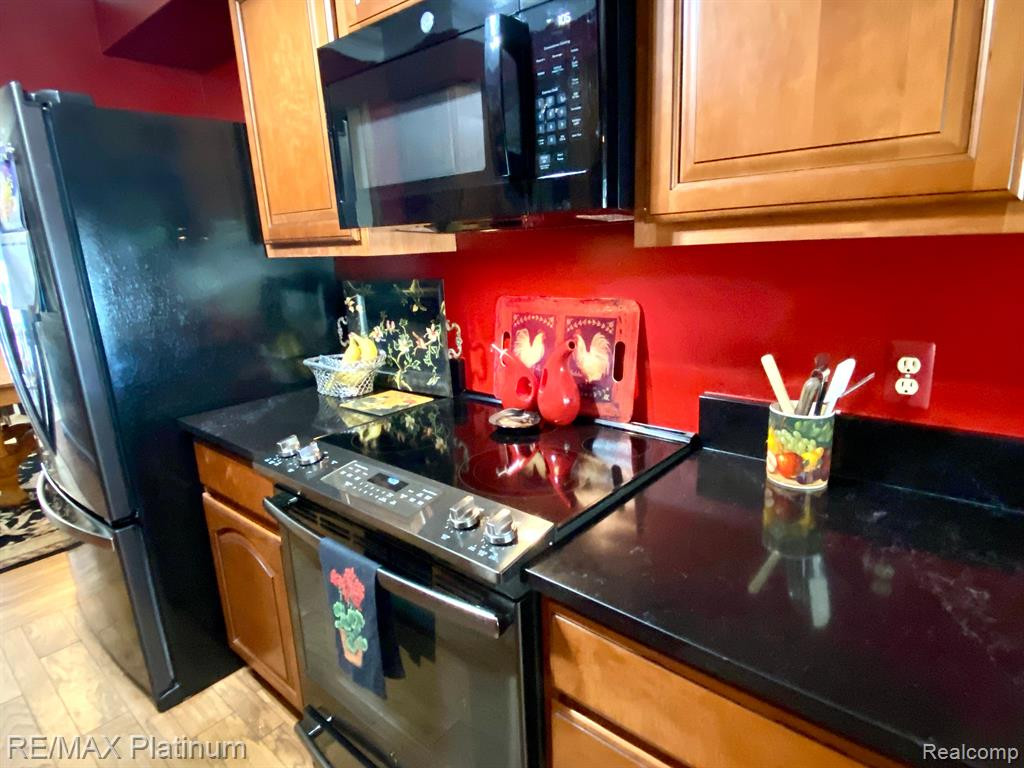 4762 PINE EAGLES Drive, 15, Brighton, MI 48116 — Photo 14