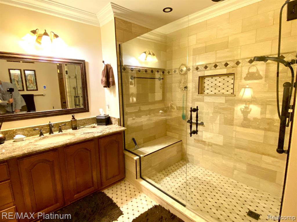 4762 PINE EAGLES Drive, 15, Brighton, MI 48116 — Photo 18