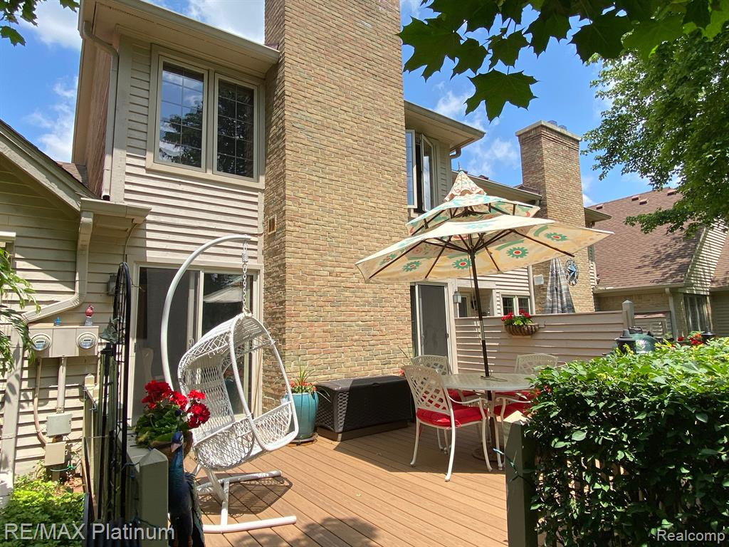 4762 PINE EAGLES Drive, 15, Brighton, MI 48116 — Photo 30