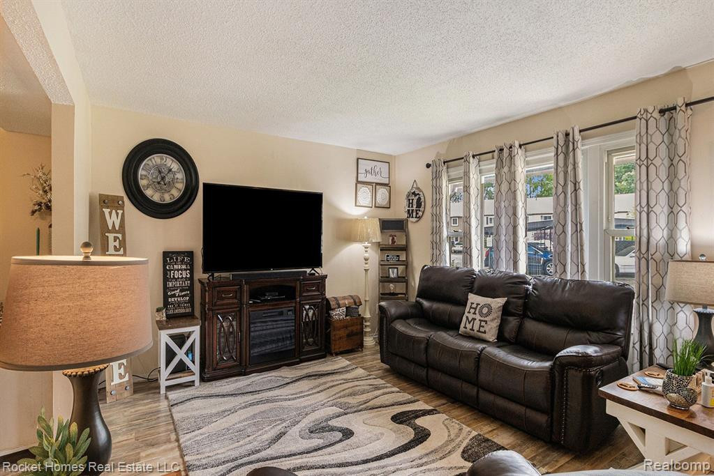 38177 Carolon Boulevard, Westland, MI — Photo 2