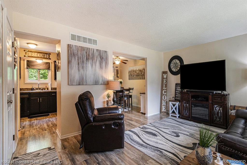 38177 Carolon Boulevard, Westland, MI — Photo 3