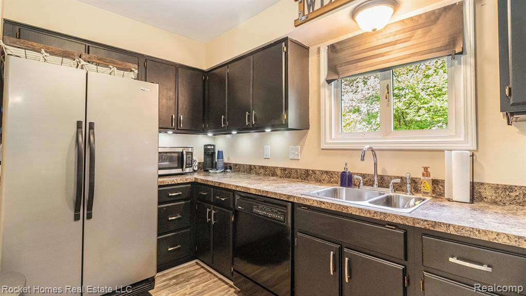 38177 Carolon Boulevard, Westland, MI — Photo 10