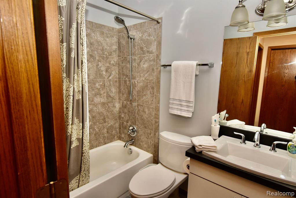 1611 WILDWOOD Lane, Saline, MI 48176 — Photo 19