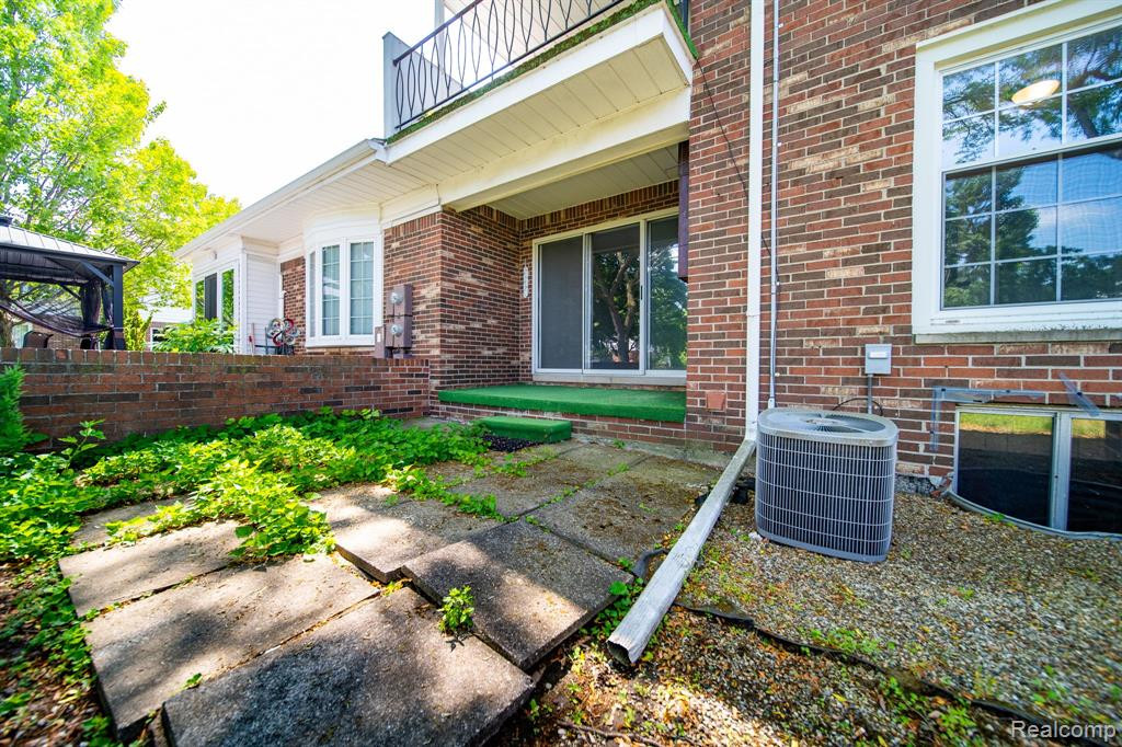 4639 LEISURE Lane, 37, Trenton, MI 48183 — Photo 4