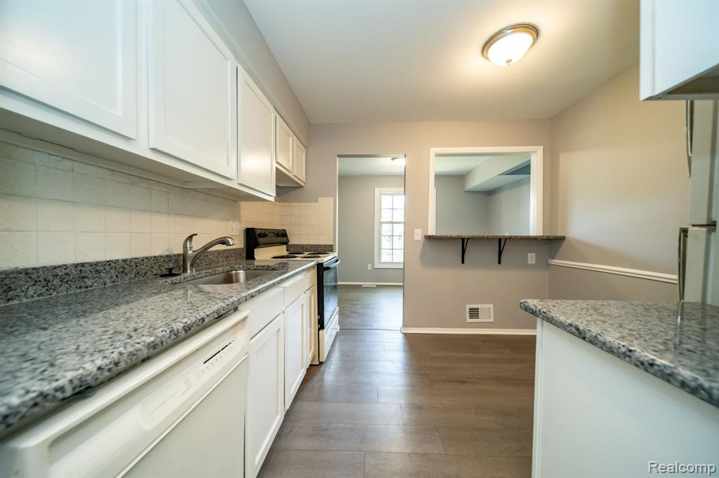4639 LEISURE Lane, 37, Trenton, MI 48183 — Photo 10