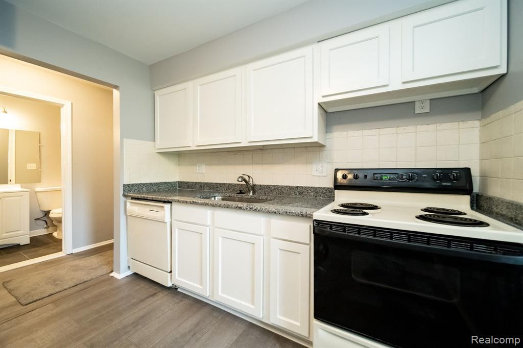 4639 LEISURE Lane, 37, Trenton, MI 48183 — Photo 11