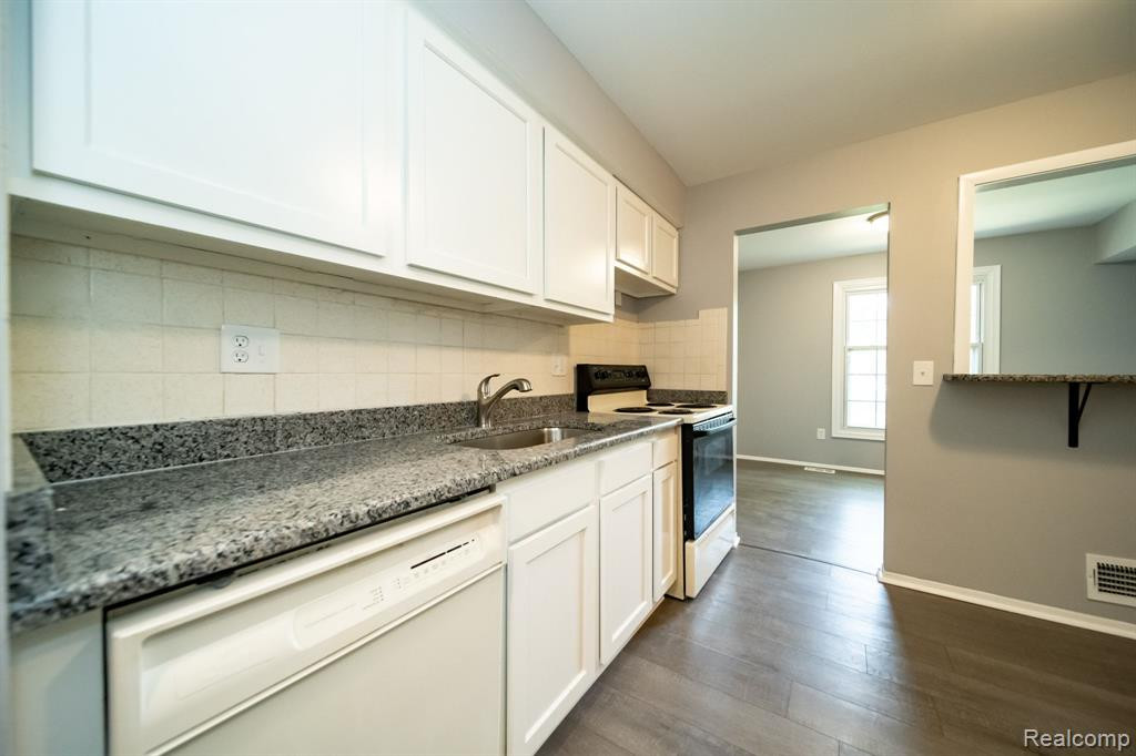 4639 LEISURE Lane, 37, Trenton, MI 48183 — Photo 13