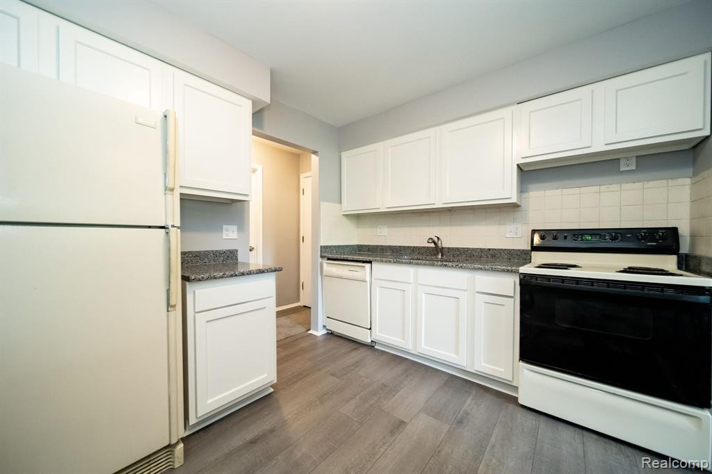 4639 LEISURE Lane, 37, Trenton, MI 48183 — Photo 17