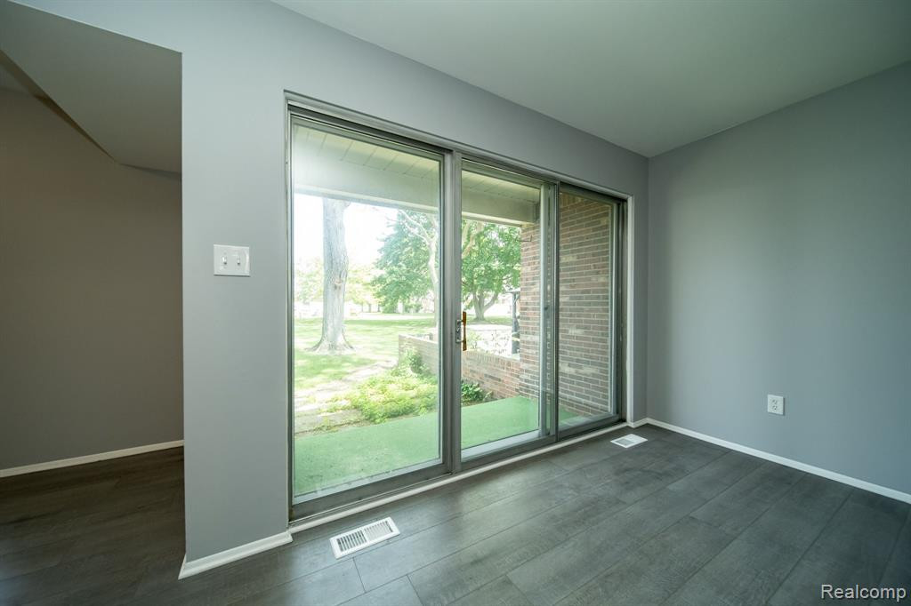 4639 LEISURE Lane, 37, Trenton, MI 48183 — Photo 31
