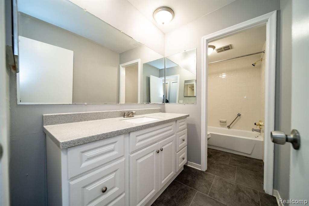4639 LEISURE Lane, 37, Trenton, MI 48183 — Photo 46