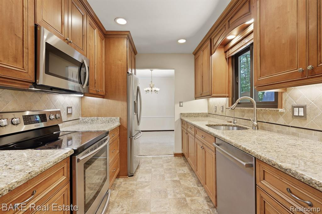 7856 Thornwood Street, Canton, MI 48187 — Photo 17