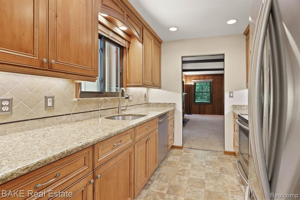 7856 Thornwood Street, Canton, MI 48187 — Photo 18