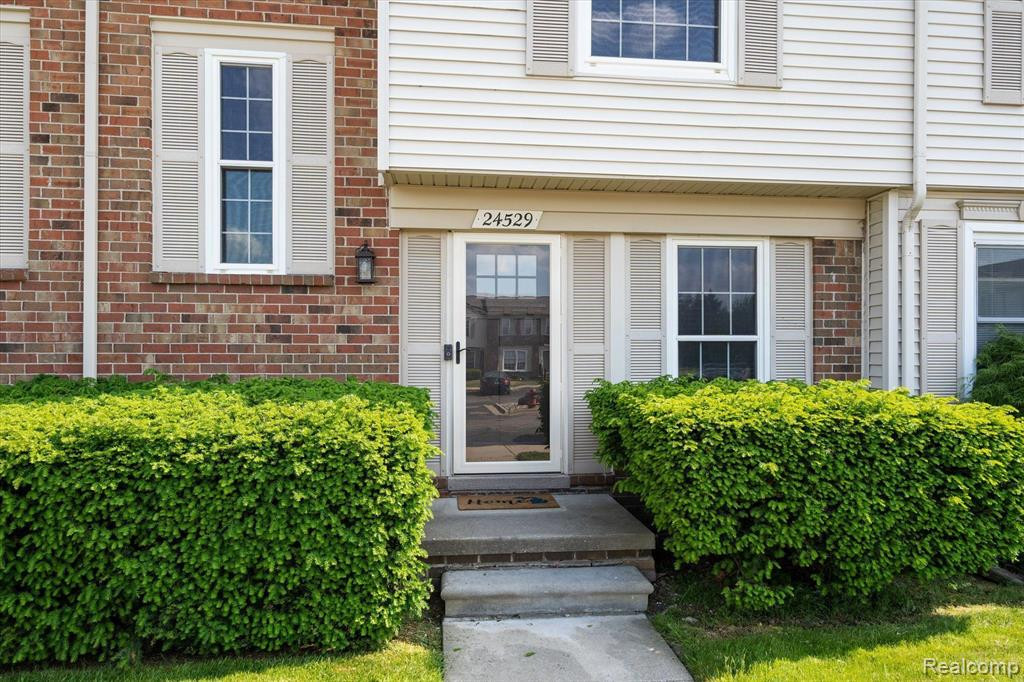 24529 BASHIAN Drive, Novi, MI — Photo 3