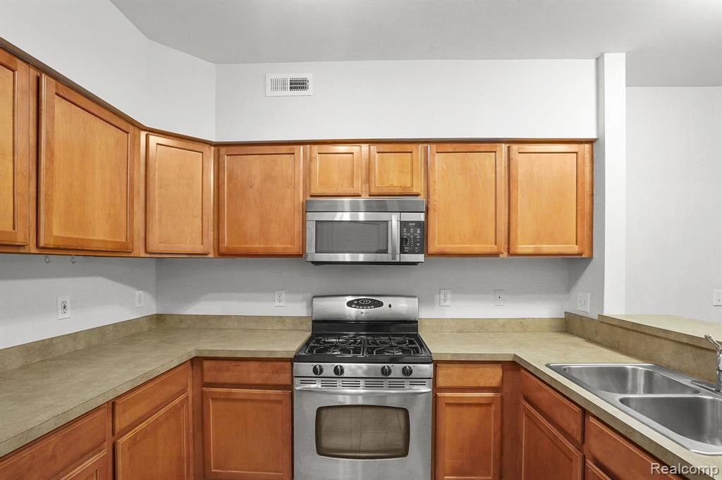 841 E Summerfield Glen Circle, Ann Arbor, MI 48103 — Photo 7