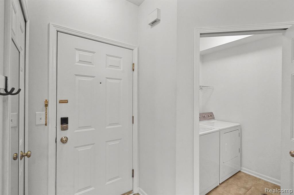 841 E Summerfield Glen Circle, Ann Arbor, MI 48103 — Photo 9