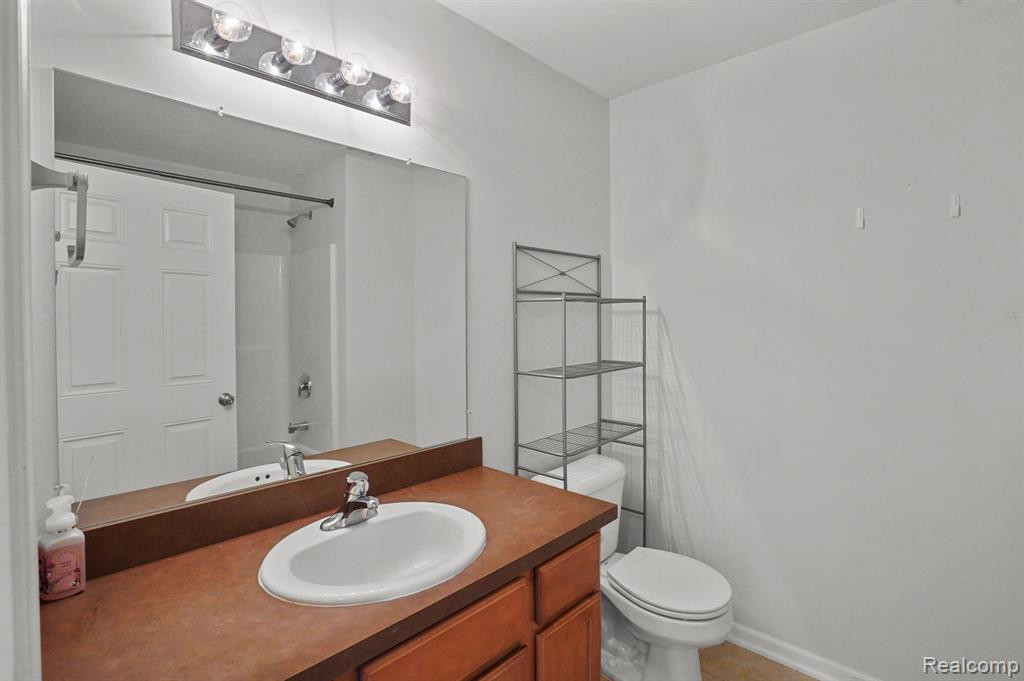 841 E Summerfield Glen Circle, Ann Arbor, MI 48103 — Photo 10