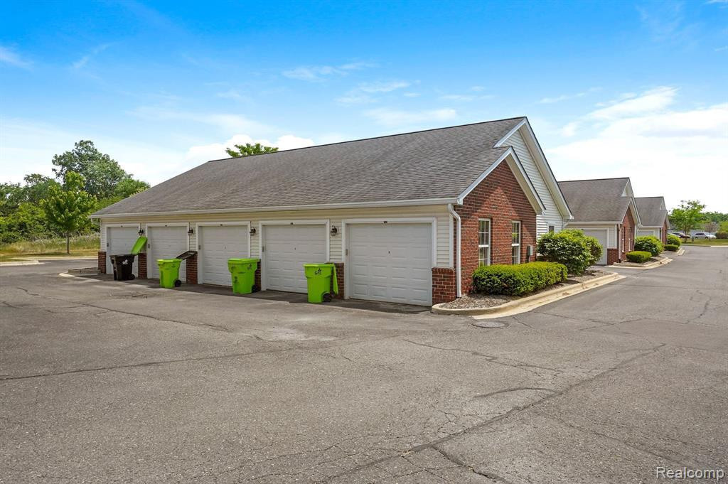 841 E Summerfield Glen Circle, Ann Arbor, MI 48103 — Photo 15