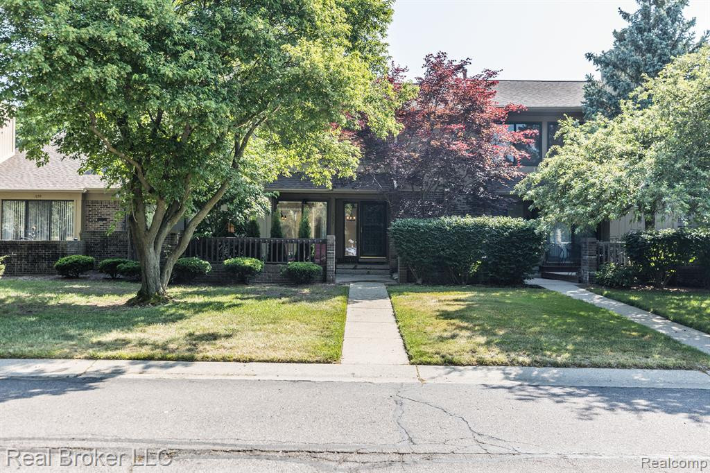 1737 S HILL Boulevard, Bloomfield Hills, MI 48304 — front exterior