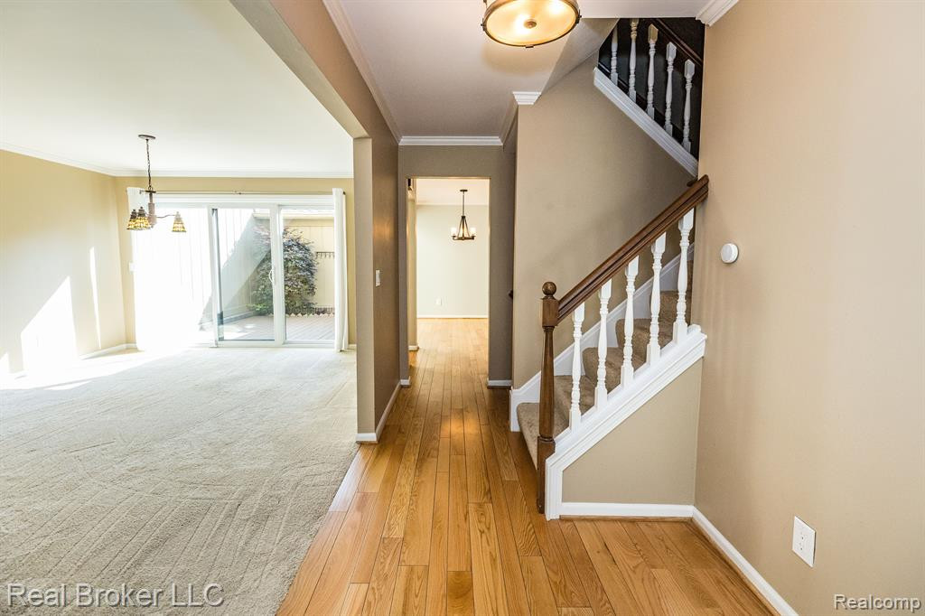 1737 S HILL Boulevard, Bloomfield Hills, MI 48304 — Photo 5