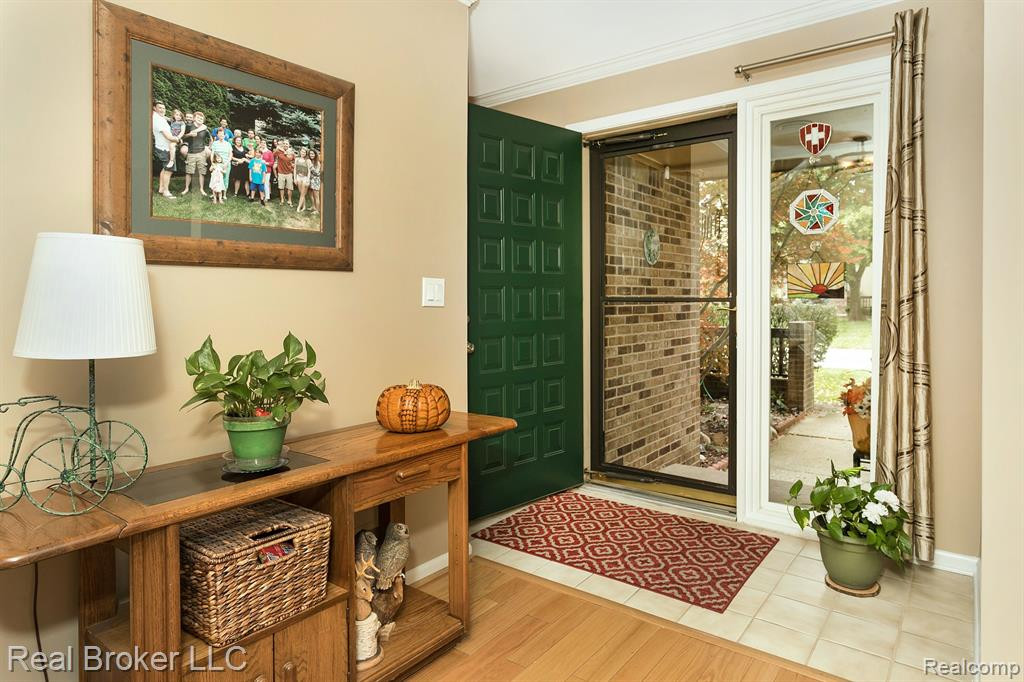 1737 S HILL Boulevard, Bloomfield Hills, MI 48304 — Photo 6