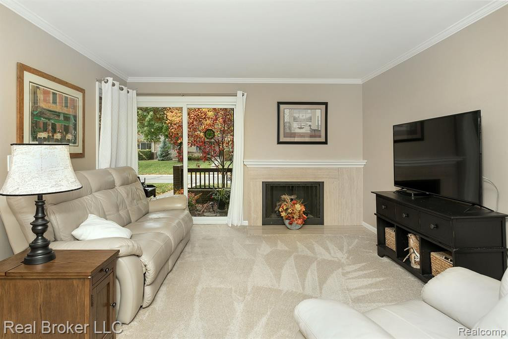 1737 S HILL Boulevard, Bloomfield Hills, MI 48304 — Photo 10
