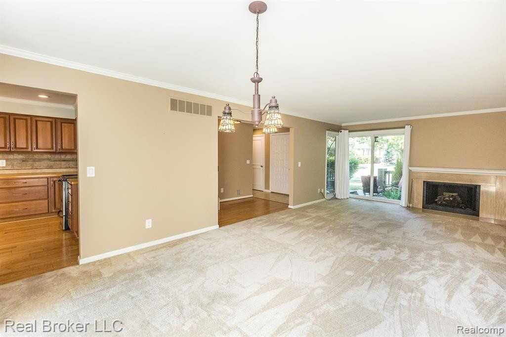 1737 S HILL Boulevard, Bloomfield Hills, MI 48304 — Photo 11