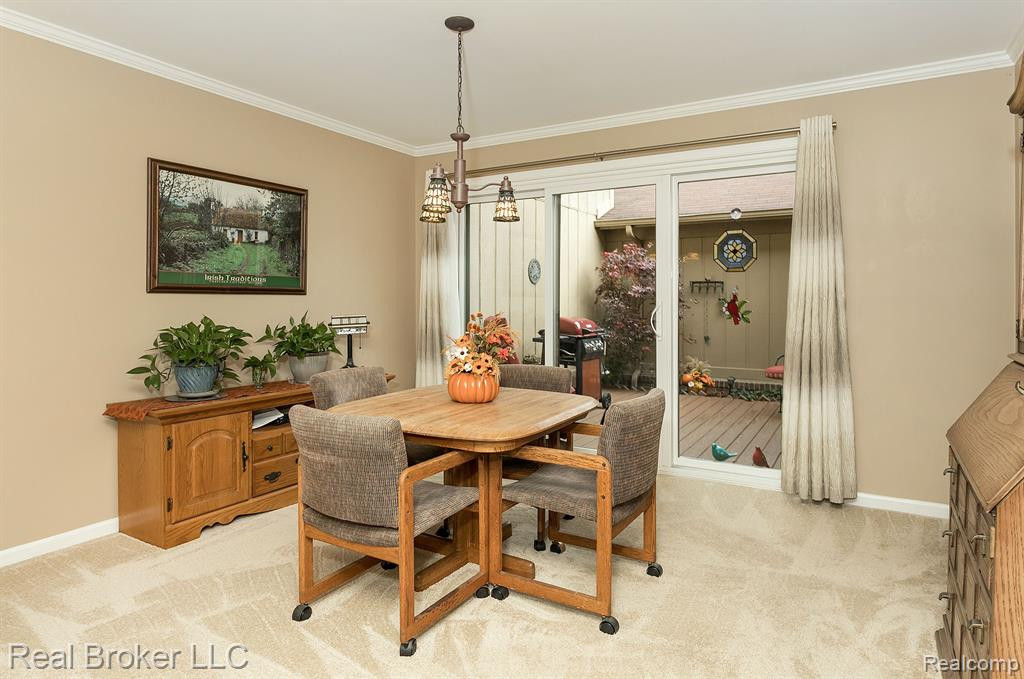 1737 S HILL Boulevard, Bloomfield Hills, MI 48304 — Photo 12