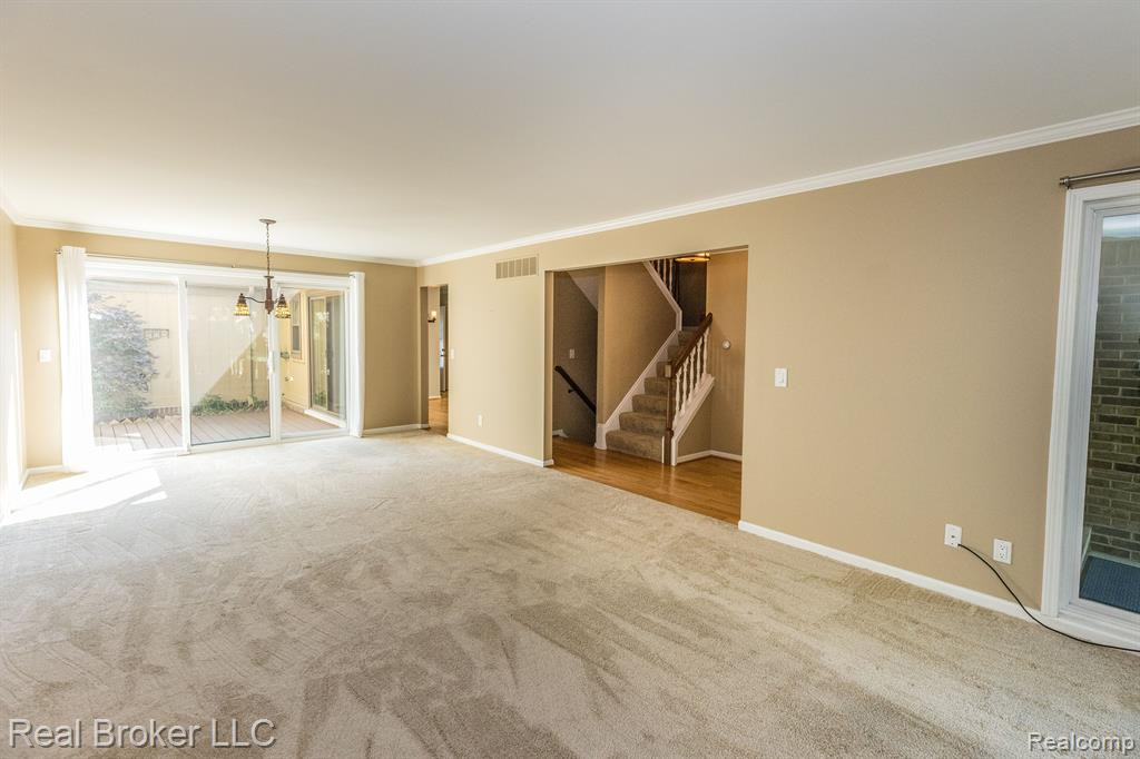 1737 S HILL Boulevard, Bloomfield Hills, MI 48304 — Photo 13