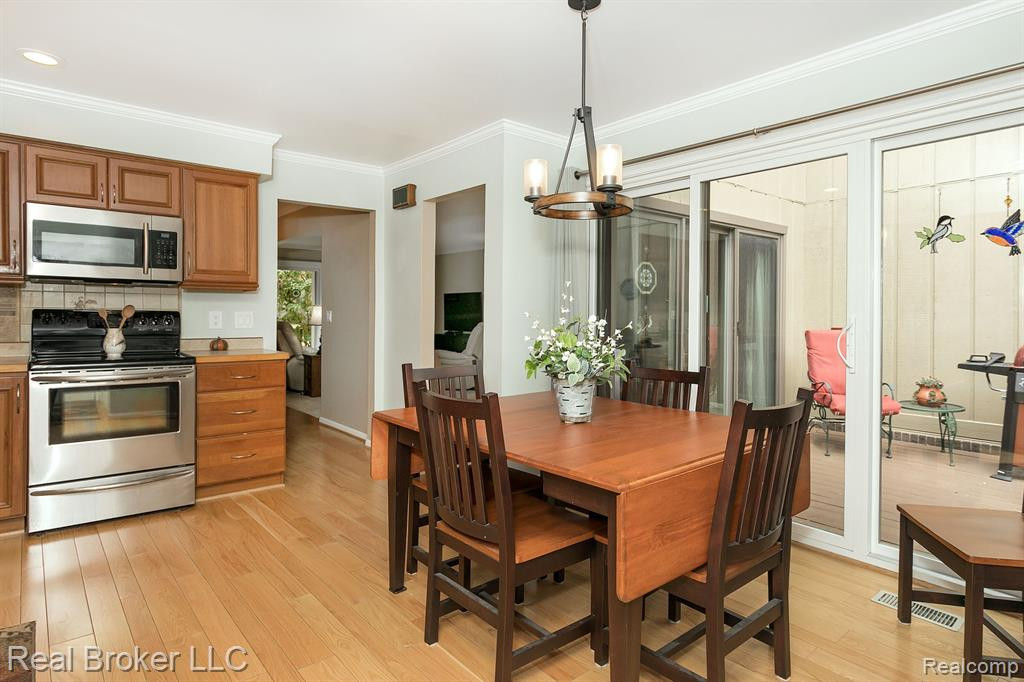 1737 S HILL Boulevard, Bloomfield Hills, MI 48304 — Photo 16