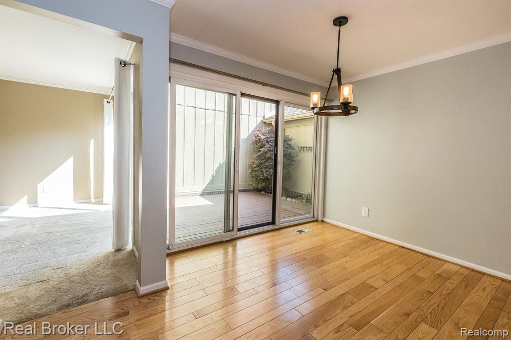 1737 S HILL Boulevard, Bloomfield Hills, MI 48304 — Photo 17