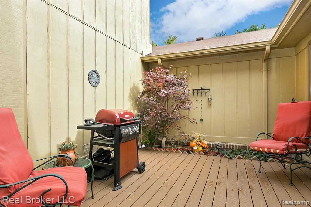 1737 S HILL Boulevard, Bloomfield Hills, MI 48304 — Photo 18