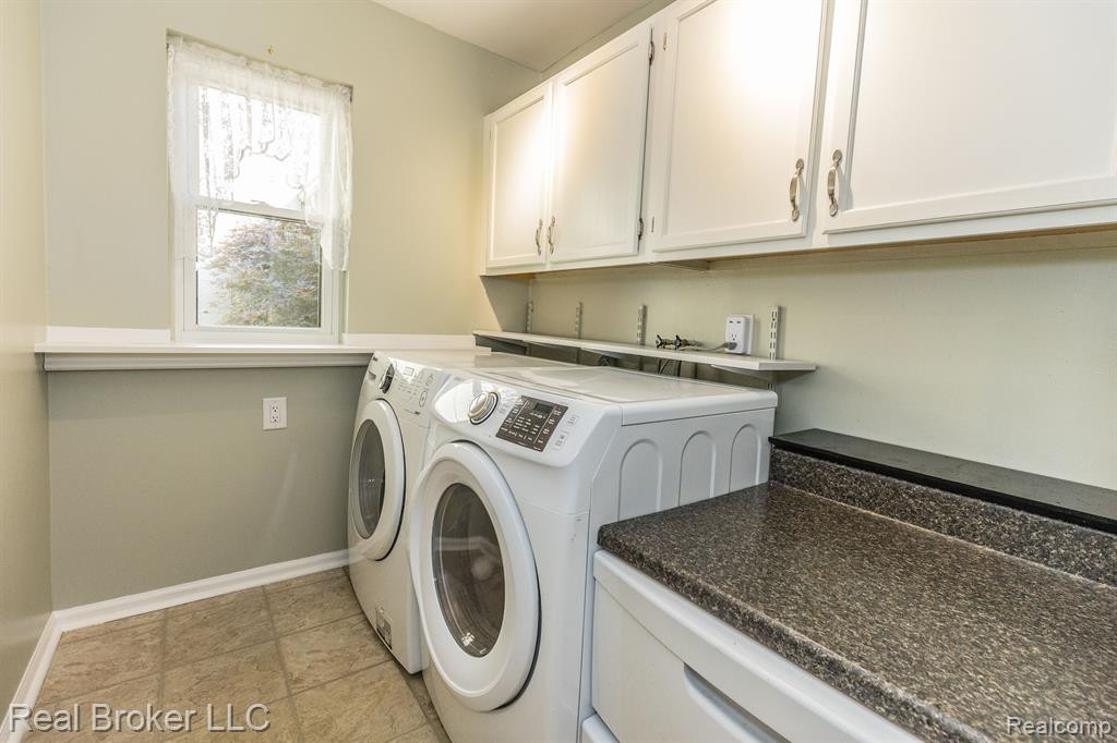 1737 S HILL Boulevard, Bloomfield Hills, MI 48304 — Photo 20