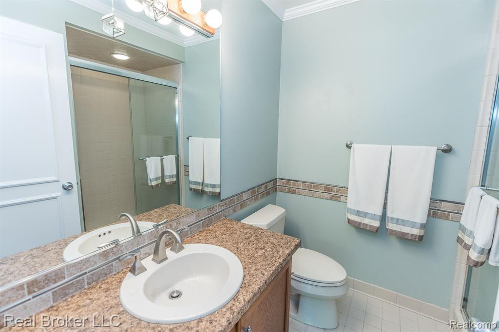 1737 S HILL Boulevard, Bloomfield Hills, MI 48304 — Photo 25