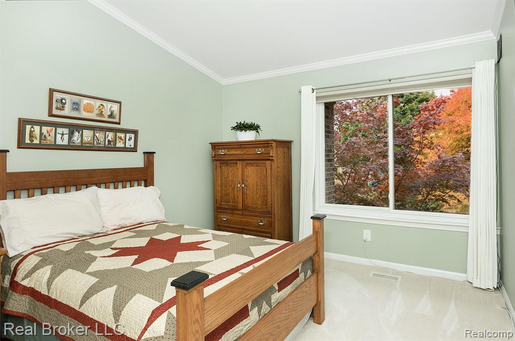 1737 S HILL Boulevard, Bloomfield Hills, MI 48304 — Photo 27