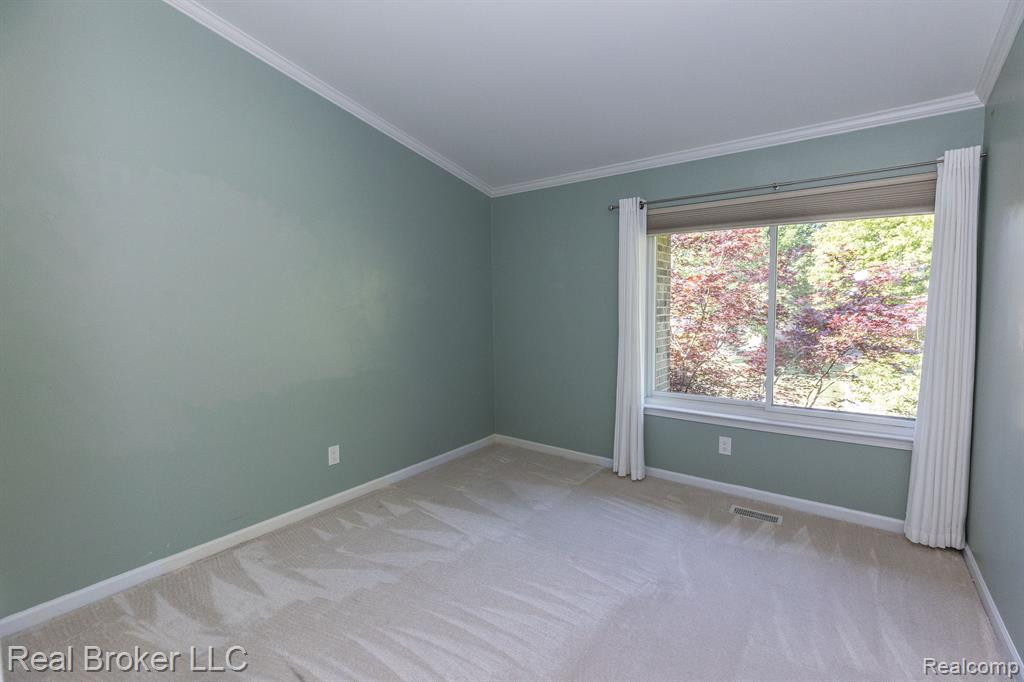 1737 S HILL Boulevard, Bloomfield Hills, MI 48304 — Photo 28