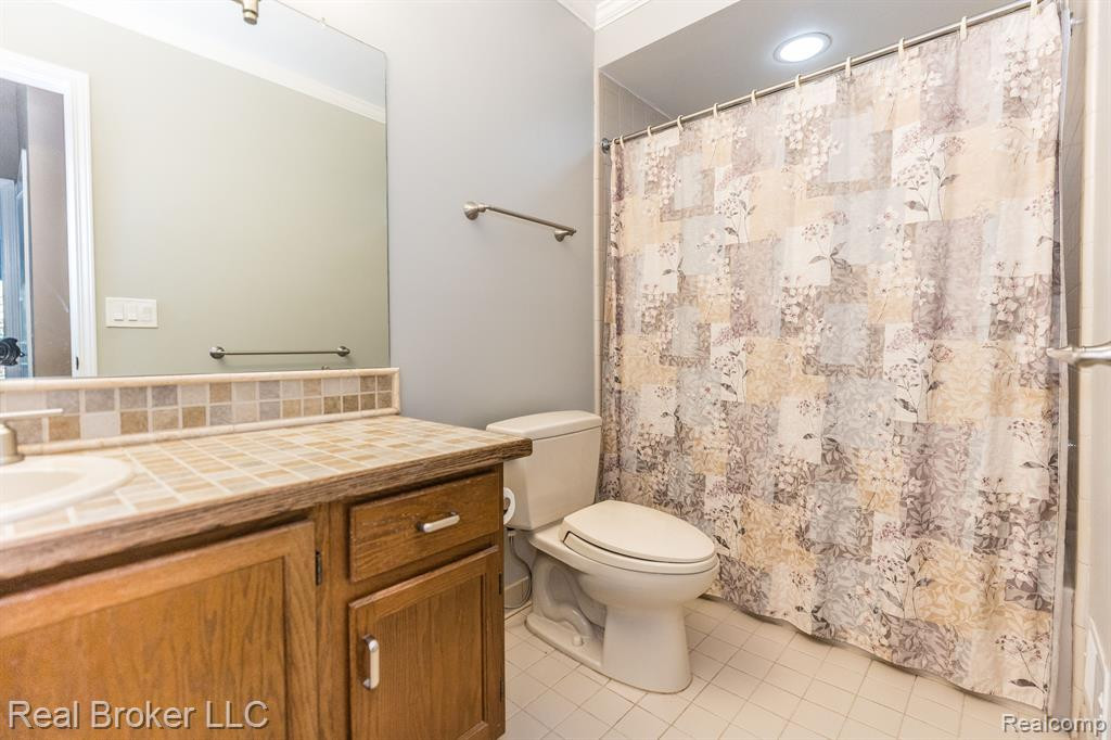 1737 S HILL Boulevard, Bloomfield Hills, MI 48304 — Photo 30