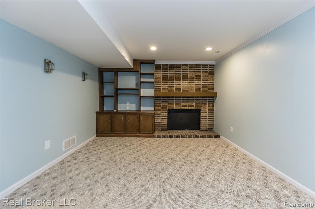 1737 S HILL Boulevard, Bloomfield Hills, MI 48304 — Photo 33