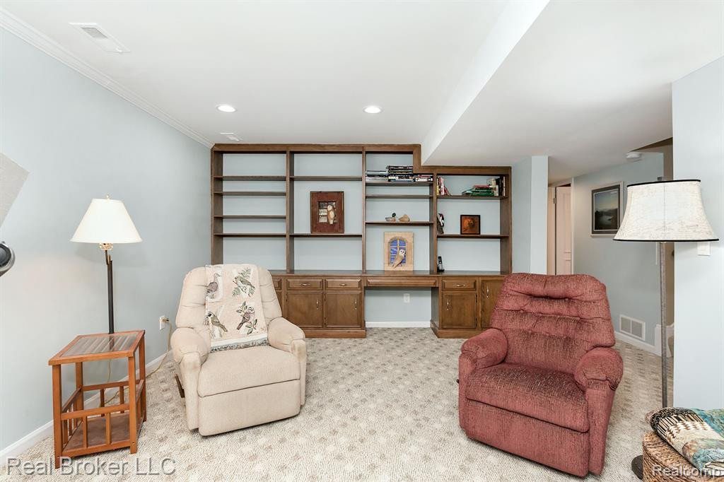 1737 S HILL Boulevard, Bloomfield Hills, MI 48304 — Photo 34