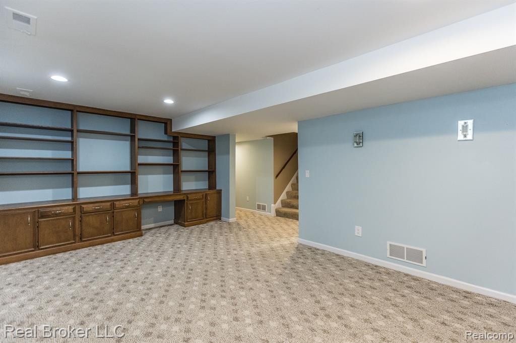 1737 S HILL Boulevard, Bloomfield Hills, MI 48304 — Photo 35