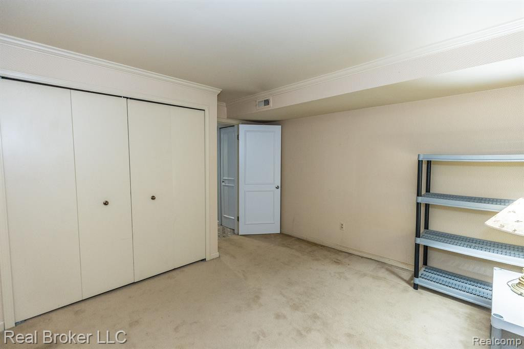 1737 S HILL Boulevard, Bloomfield Hills, MI 48304 — Photo 40