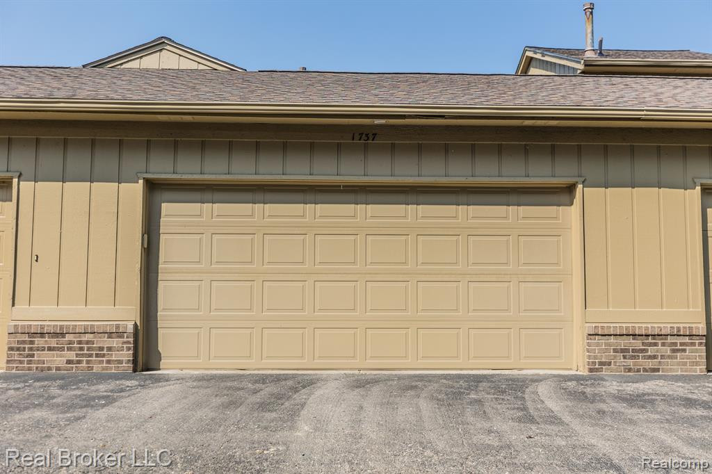 1737 S HILL Boulevard, Bloomfield Hills, MI 48304 — Photo 41